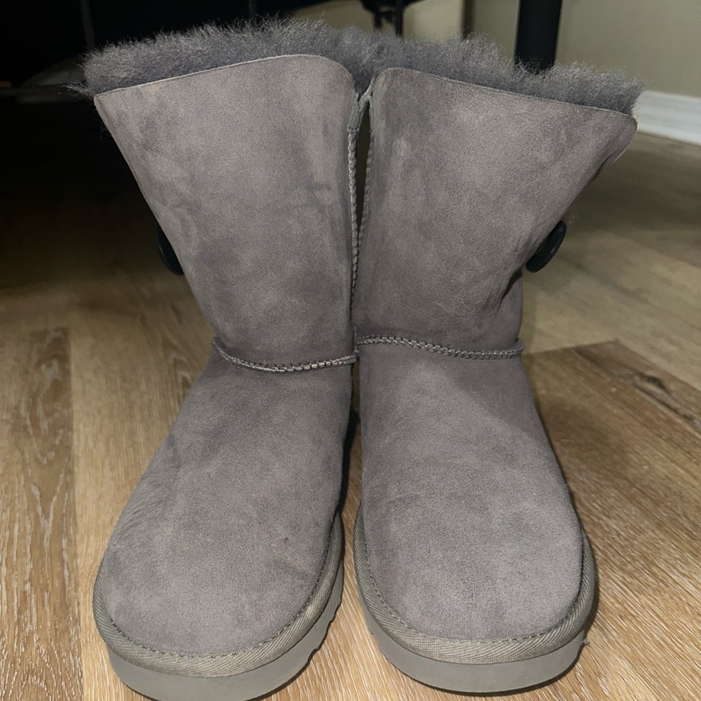 Ugg Bailey Button - image 1